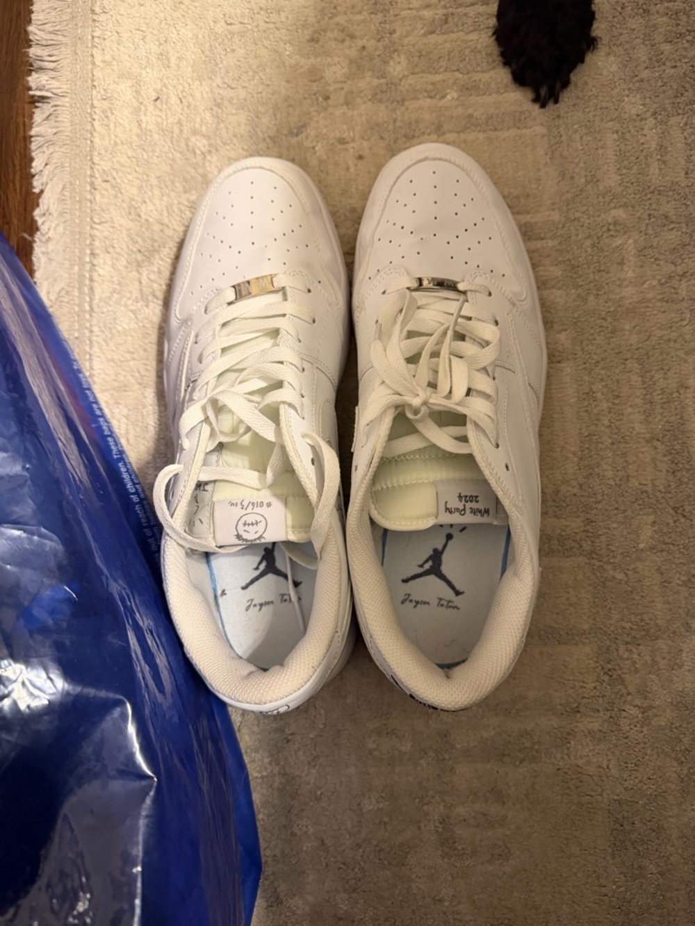 Classic All-White Jordan 1 low - Picture 3 of 4